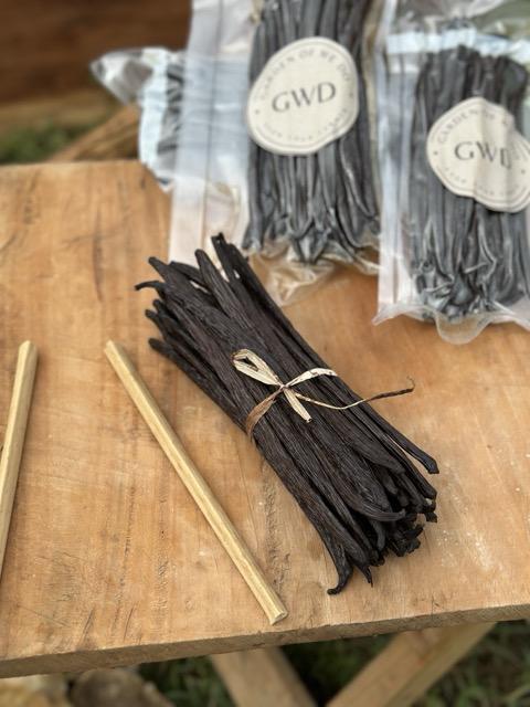 AAA Estate Grade Vanilla Beans 1lb — cured Bourbon vanilla beans from Lake Victoria, Uganda (photo 4 of 4)